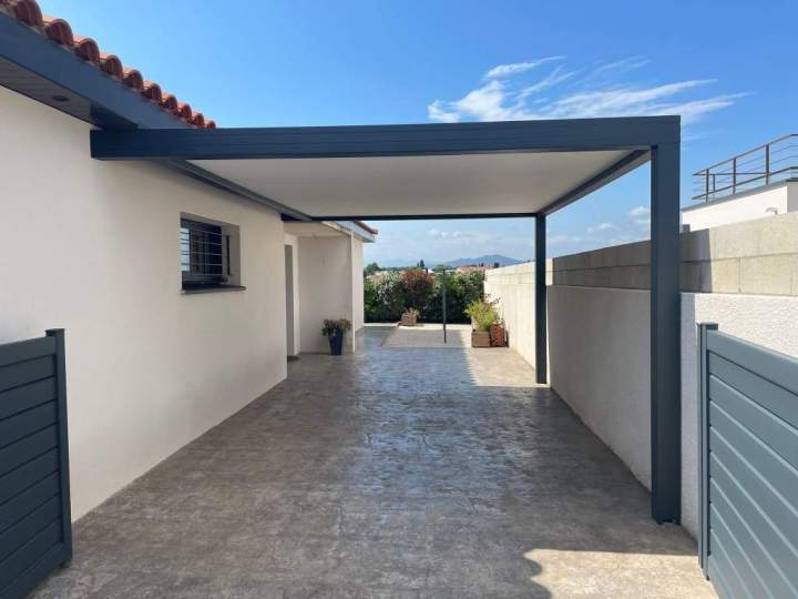 Carport intégré Llupia