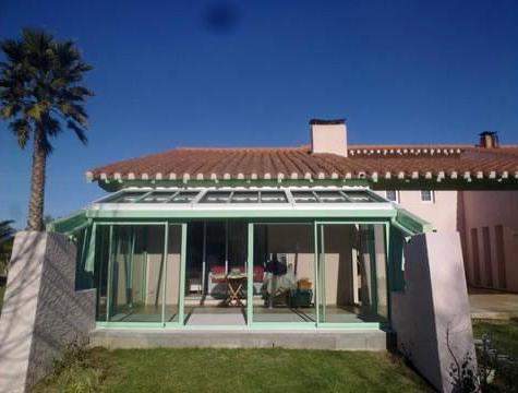Maison avec véranda et baies vitrées Llupia